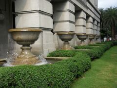 Brunnen vor dem Fullerton SAM_4357
