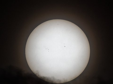 R6HS5678 Sonne mit Sonnenflecken