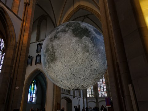 R6HS4059_PIX Mond in Salvatorkirche