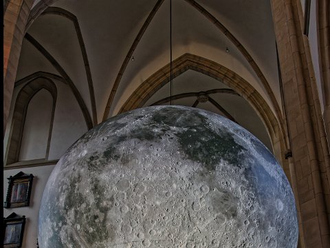 R6HS4064_pix Mond in Salvatorkirche