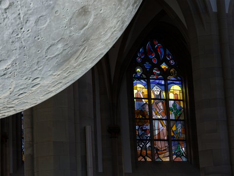 R6HS4111 Mond in Salvatorkirche