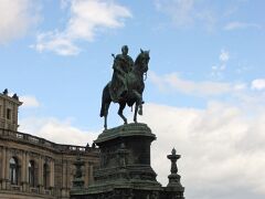 Dresden_Koenig_Johann_Denkmal_IMG_4336