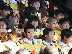 110203 - Asakusa Tempel Kinder IMG_0570