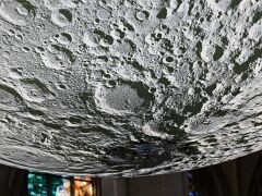 R6HS4073 Mond in Salvatorkirche