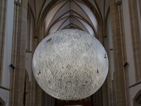 R6HS4087_PIX Mond in Salvatorkirche