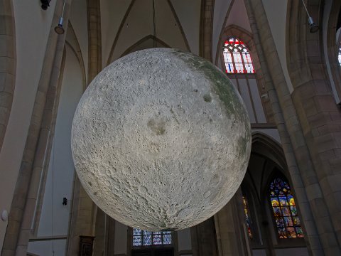 R6HS4142 Mond in Salvatorkirche