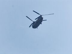 NAF298A, Helicopter H47 Helicopter mit Kondensstreifen