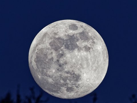 260302_18.24MEZ,Mond,R6HS2543