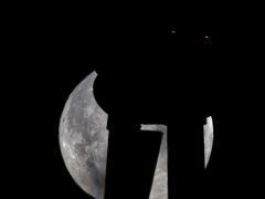 260303_06.32MEZ, Mond, Windrad,R6HS2726