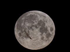 260303_06.40MEZ, Mond, Flieger,,Vollmond-6h,381109km,R6HS2926
