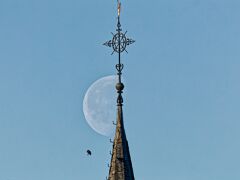 260408_08.10MESZ, Mond&Kirchturm,R6HS4328-1